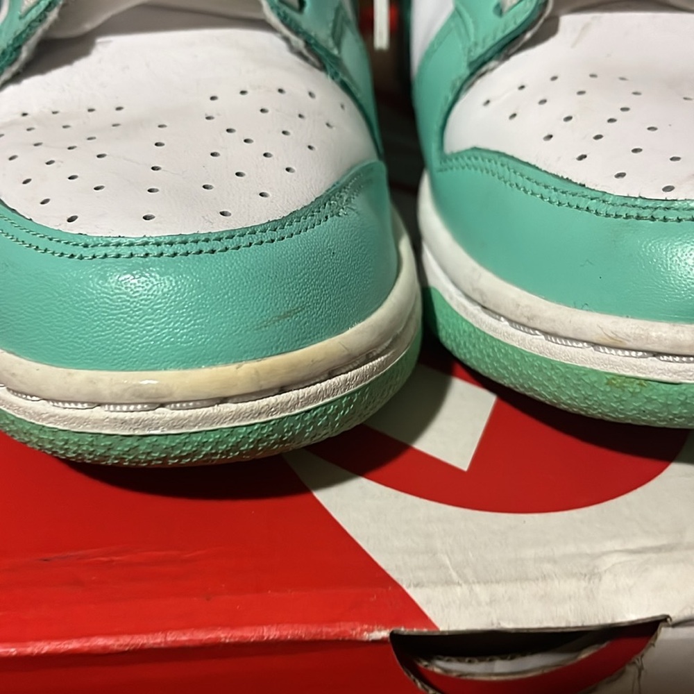 Nike - Picture 4 of 4